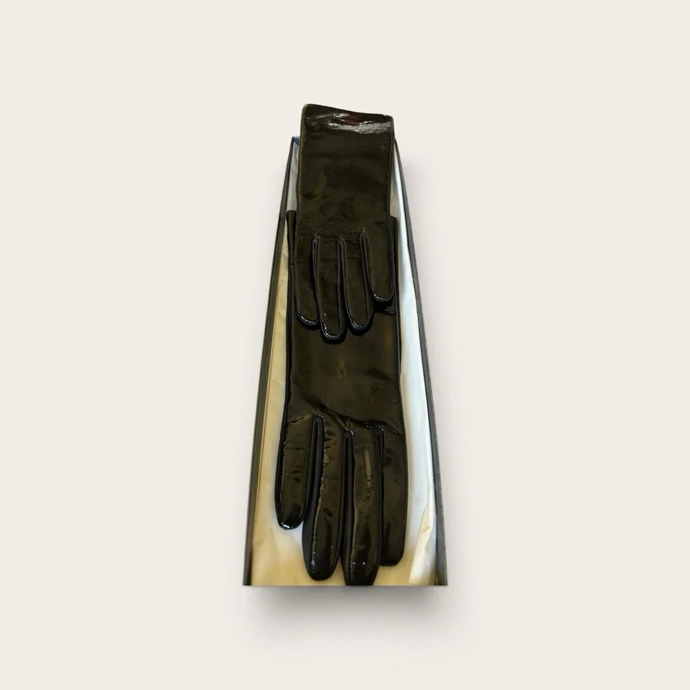 Fownes Women’s Black Patent Leather Gloves Size 7